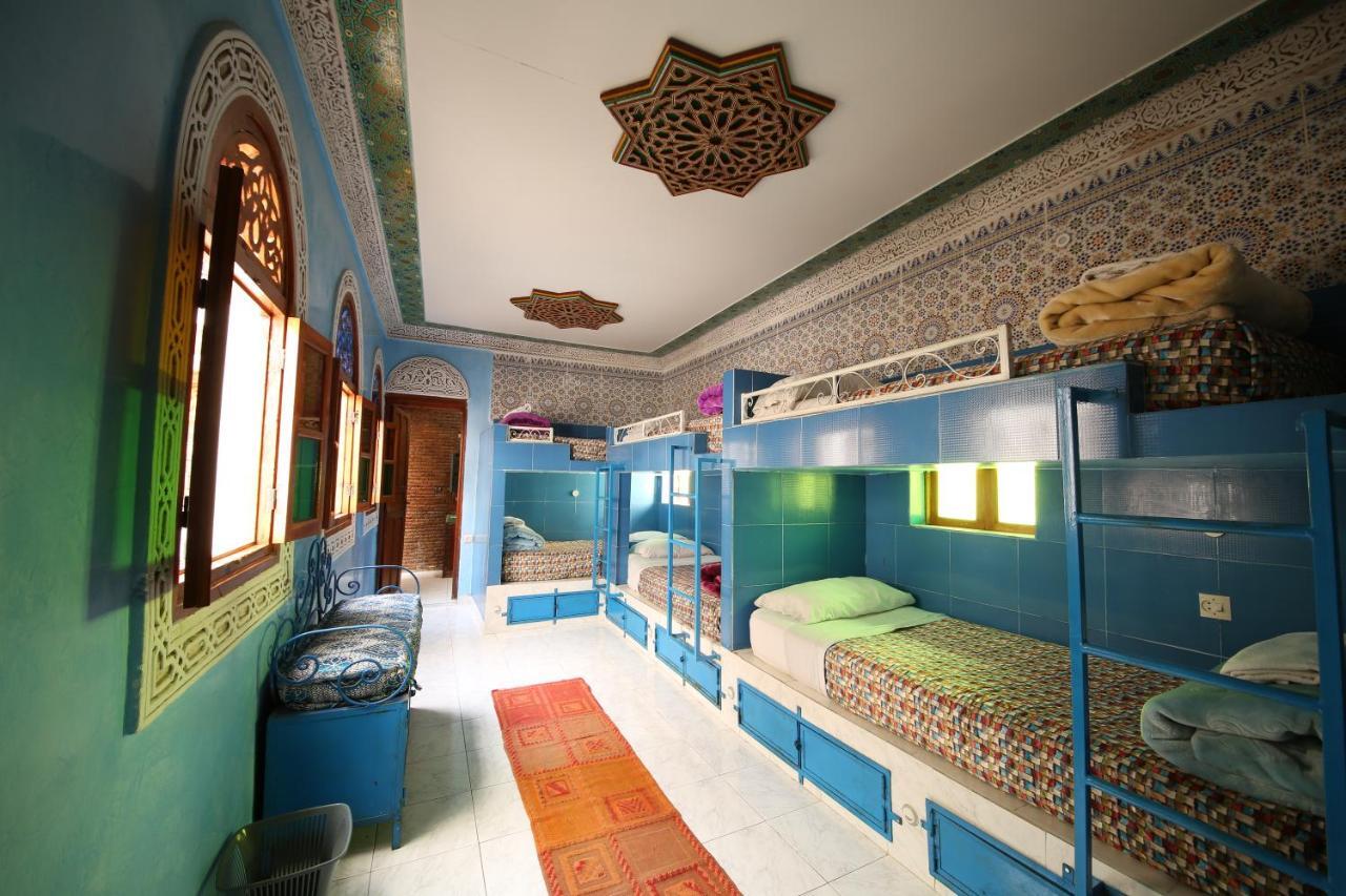 Posto Letto in Dormitorio Misto con 10 Letti
